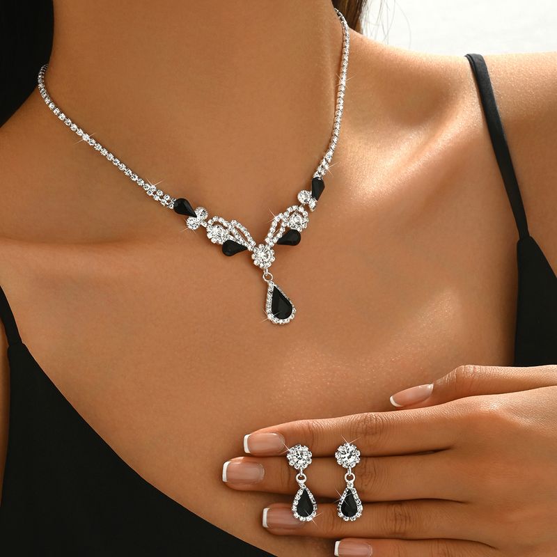 Ensemble de boucles d'oreilles et collier, pendentif, chaîne de clavicule, accessoires de mariée, polyvalent et frais, deux pièces_voghion.com