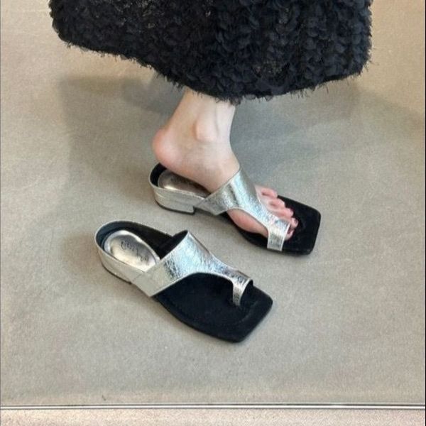 Prantsuse stiilis disainiga naiste sussid suviseks õuerõivaks, kandilise ninaga, klambriga ninaosaga, kuldse värvi, mugavad ja mitmekülgsed._voghion.com