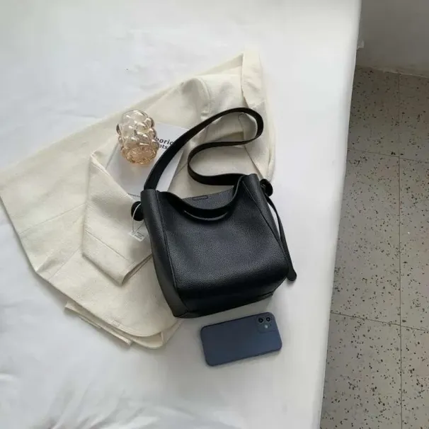 Designer 2025 Commuting Fashion Basic Versatile Simple Wide Bucket Single Shoulder Crossbody Bag_voghion.com