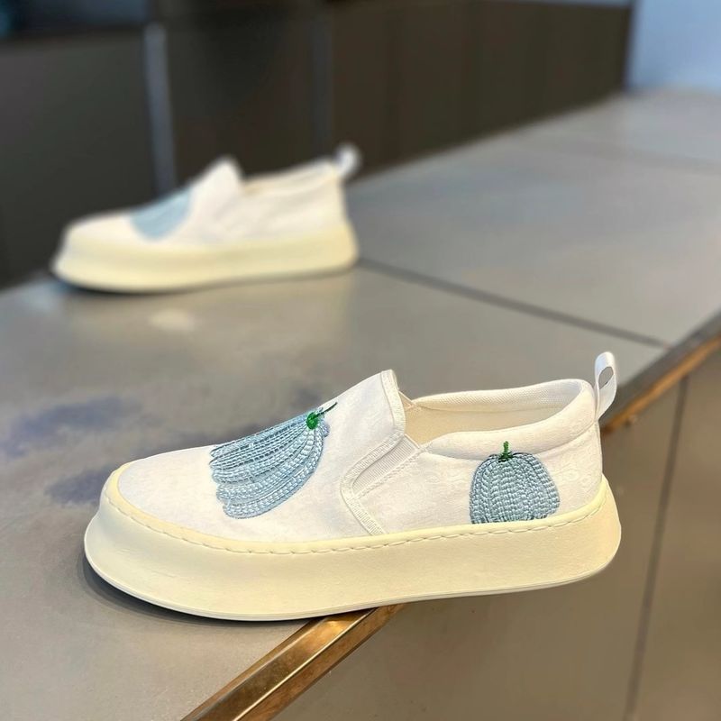 2024 Spring and Summer New Embroidered Comfortable Slip-On Lazy Canvas Shoes National Trend Breathable Sneakers Trendy Men's All-match Shoes_voghion.com