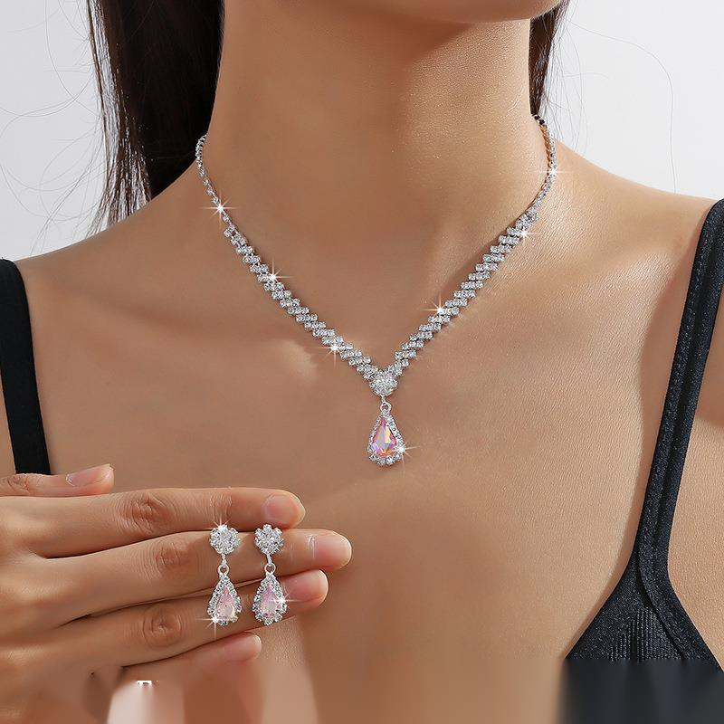 Set di orecchini con collana di artigli squisiti di vendita calda, accessori per la cena con catena a collare con collo a goccia in due pezzi per le donne_voghion.com