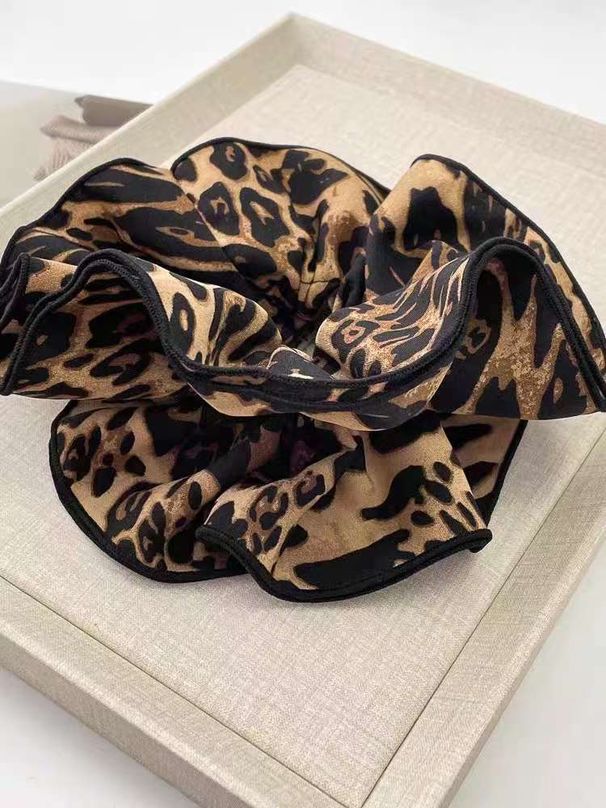 Süßes und cooles, zweilagiges Haarband mit Dickdarm und Leopardenmuster für heiße Mädchen im Retro-Temperament mit niedrigem Pferdeschwanz und High-End-Feeling_voghion.com
