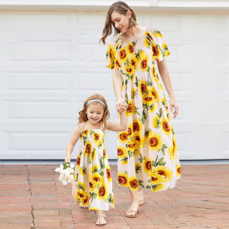 Mother & Kids Foreign trade sunflower European and American parent-child long dress beach mother and daughter dress_voghion.com