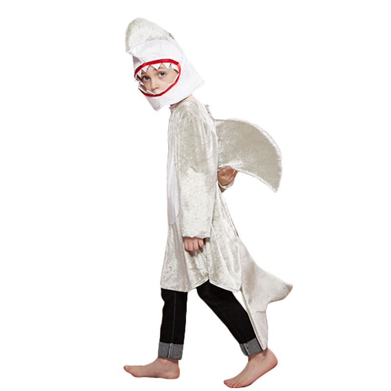 Dětský kostým pro divadelní hru se žralokem a jeho postavičkou. Halloween, párty, skupina pro mateřské školy._voghion.com