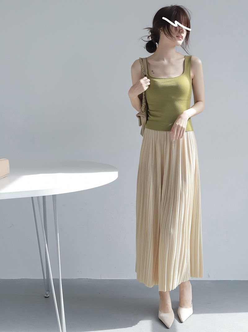 Elastic waist A-line for women in spring summer, simple fashionable, stylish and slimming, mid length pleated skirt_voghion.com