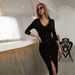 2023 Frauen Sexy Split V-Ausschnitt Knopf Strickrock Slim Fit Wrap Hip Style Kleid_voghion.com