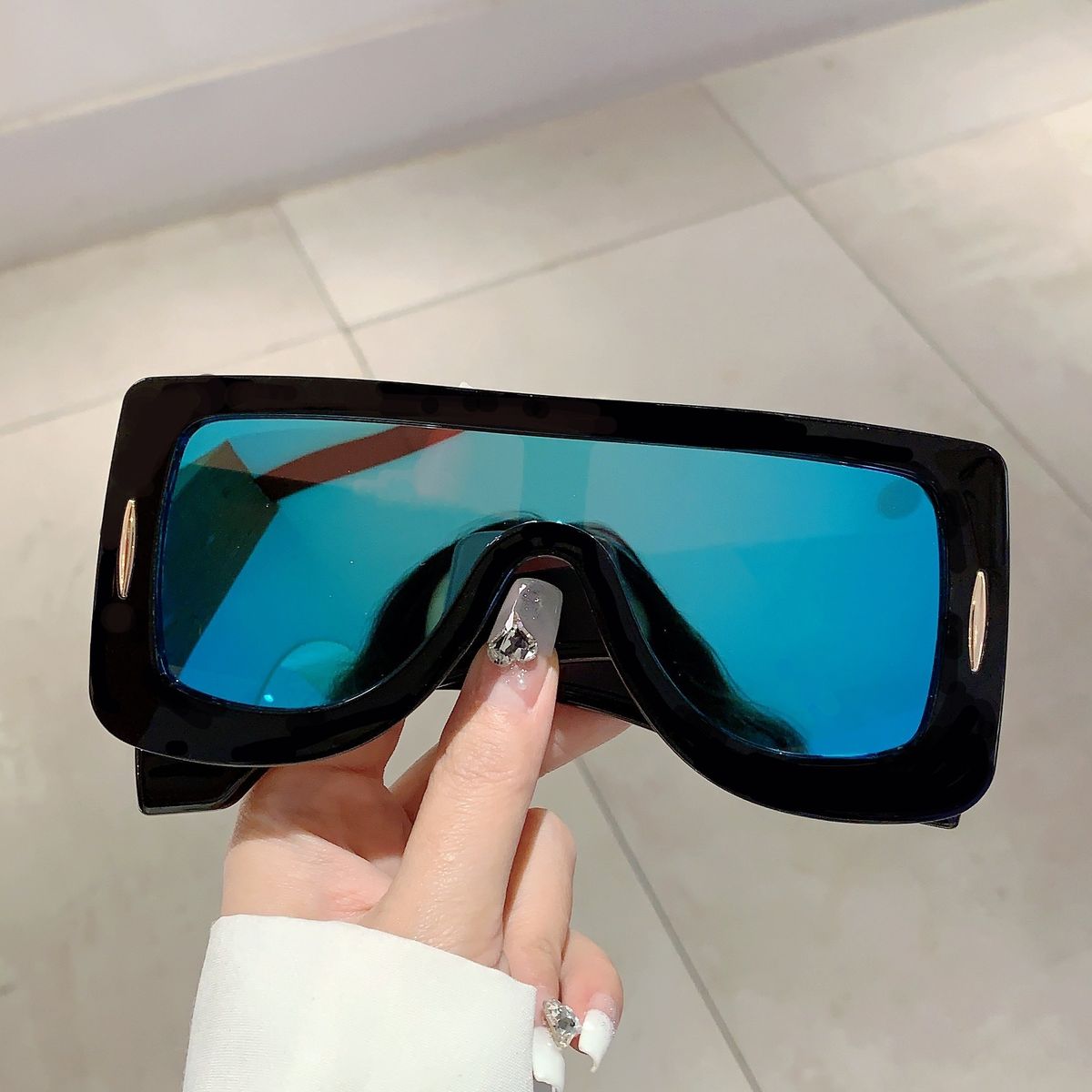 Occhiali decorativi con design alla moda a forma di scudo integrato oversize adatti al ciclismo_voghion.com