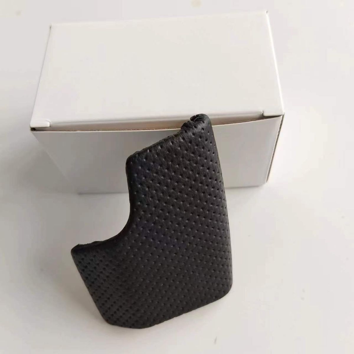 4K1713139D Couvercle de pommeau de levier de vitesse perforé LHD pour Audi A6 C8 A7 2019+ 4K1 713 139D_voghion.com