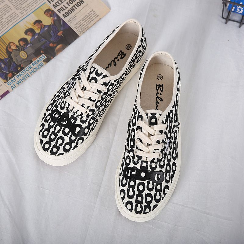 2024. gada pavasara korejiešu versijas ulzzang audekla apavi pāriem ikdienas apavi ar burtu apdruku skrituļdēlis apavi studentiem visiem spēļu dēļiem_voghion.com