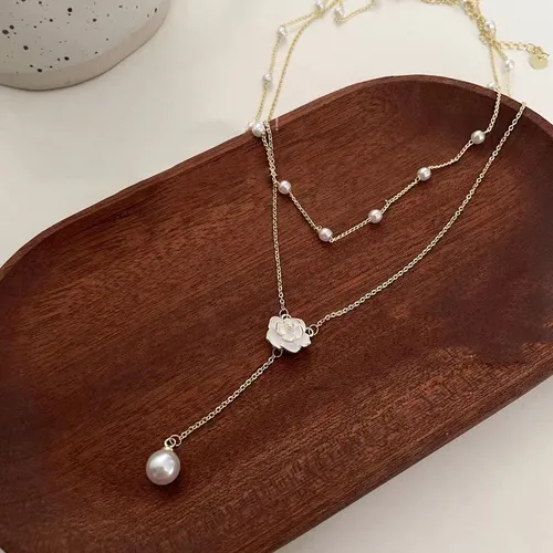 Collana di perle con nappe a doppio strato per donna, design di nicchia, collana con clavicola di camelia, collana di lusso leggera e temperamento di alta qualità_voghion.com