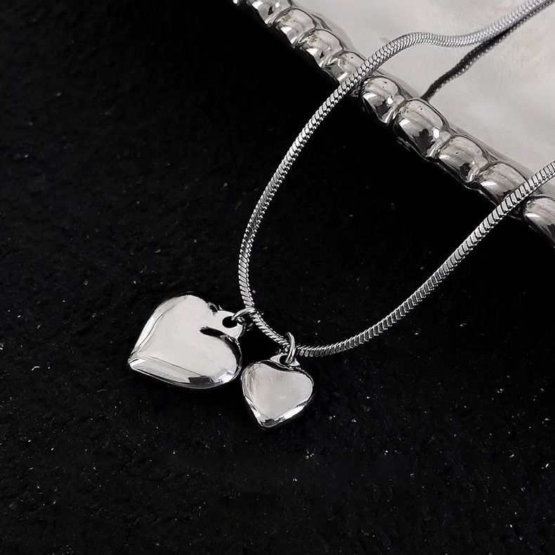 Semplice collana a forma di cuore in acciaio al titanio di alta qualità regolabile con design di nicchia femminile, catena per clavicola, maglia a T in stile rosso ins_voghion.com