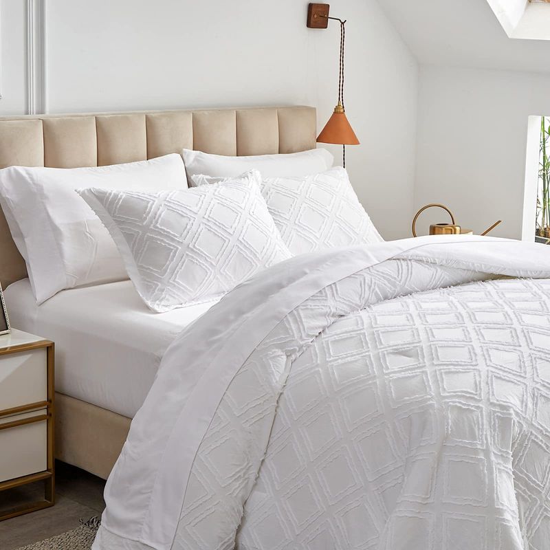 White Bohemian Embroidered Tufts Breathable Queen Size Comforter Sets, All-Season Down-Alternative 3-Piece Bedding Set_voghion.com