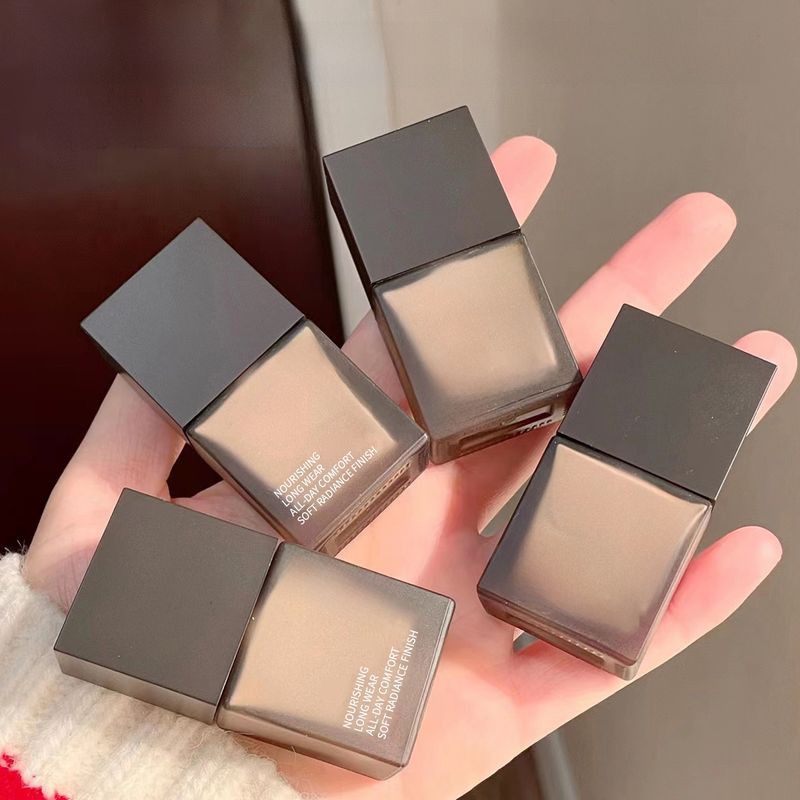 NAXR Brightening Concealer Foundation Liquid met hydraterende eigenschappen_voghion.com
