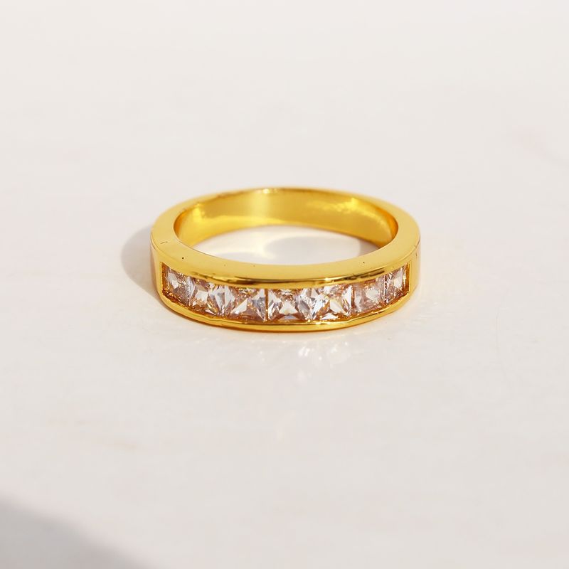 Damenschmuck Messing mit echtem Gold überzogen Tägliches Pendeln Temperament Mode Kleine Ohrringe Mikro eingelegte Zirkon Ohrringe Ohrschnallen_voghion.com