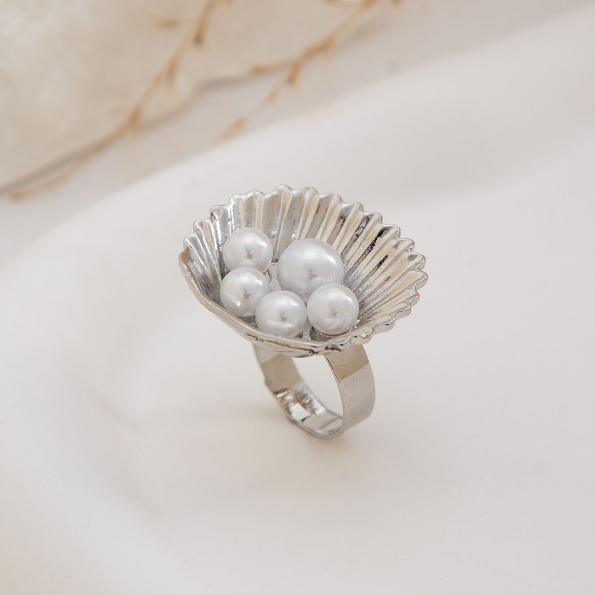 Grenzüberschreitender Strohhut-Design-übertriebener Knöchelring im europäischen und amerikanischen Außenhandelsstil mit Retro-Perlenring_voghion.com