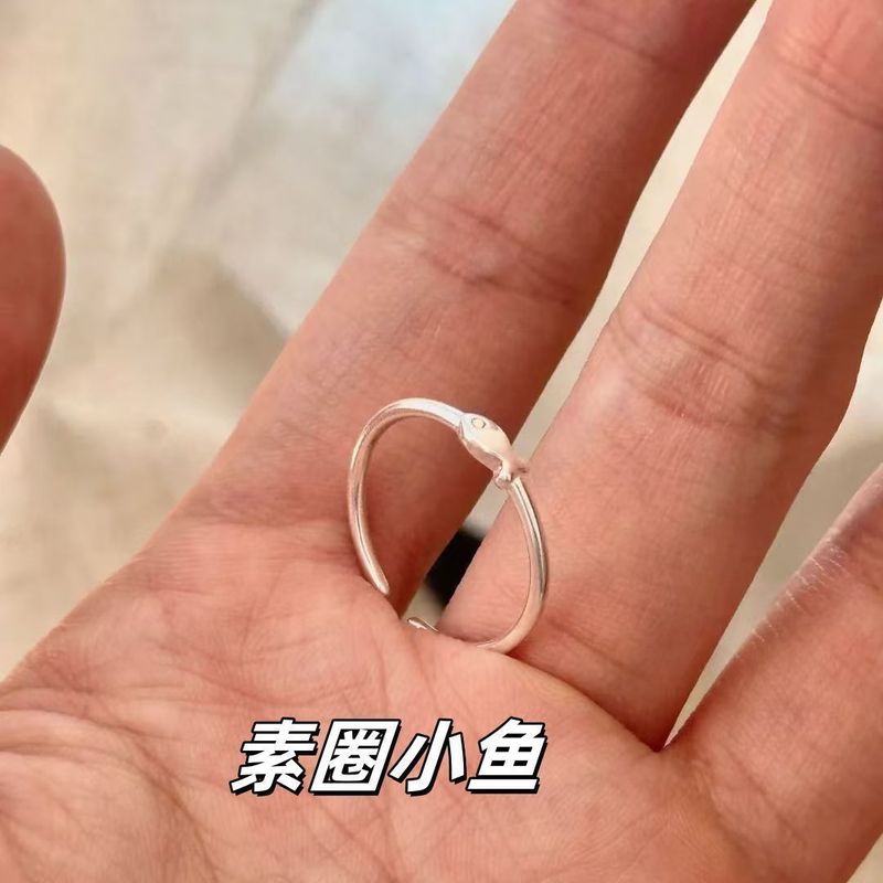 Anillo de plata antigua de oro blanco versátil para mujer, diseño de pez koi pequeño 2024, sencillo y moderno para el día a día._voghion.com