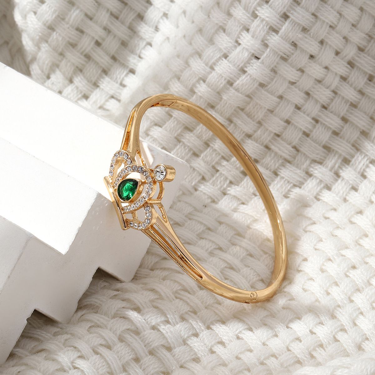 Personalisierte Mode Smaragd Wassertropfen Krone Armband Nische Einfaches Design Vielseitiger Schmuck_voghion.com