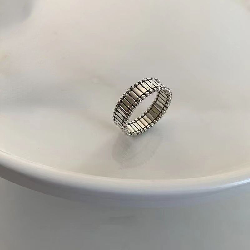 2025 Moda Stili Retro metal set gümüş geometrik desen, düzensiz şekilli punk tarzı yüzük erkekler ve kadınlar için, 2024, şık_voghion.com