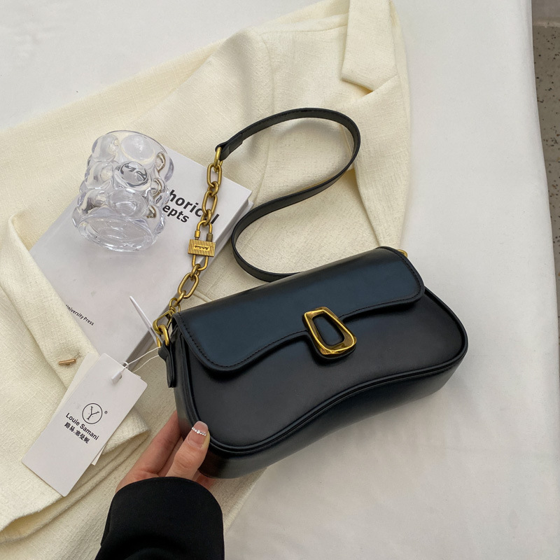Petit sac français Simple et décontracté pour femmes, nouvelle mode d'été 2023, sac en forme de croissant, design de niche, sac à bandoulière avec chaîne_voghion.com