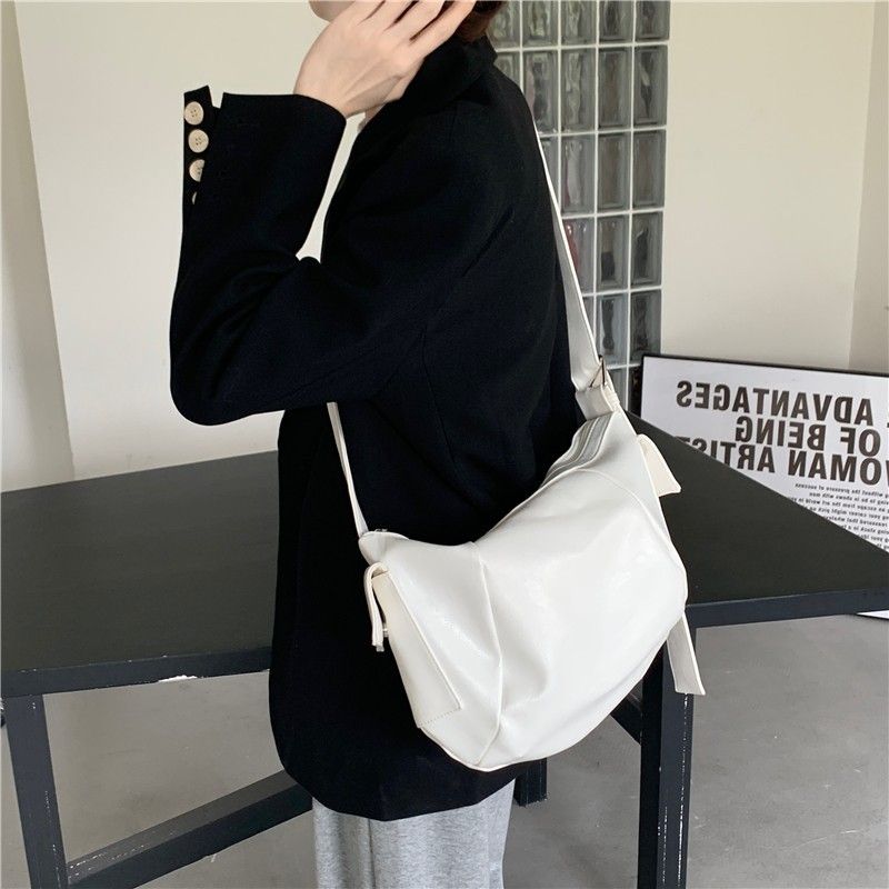 A niche design commuting large capacity versatile motorcycle, women's summer dumpling bag, a single shoulder crossbody_voghion.com