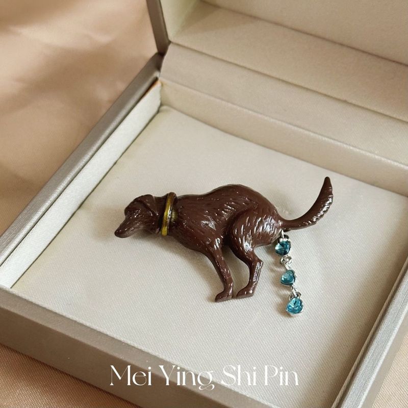 New Personalized Animal Puppy Dog Poo Brooch Spoof Fun Metal Love Childlike Temperament Accessories_voghion.com