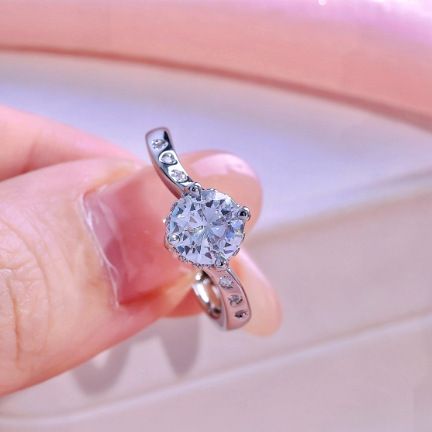 1 Carat Moissanite Twist Open Ring - Four Prong Light Luxury Band For Women_voghion.com