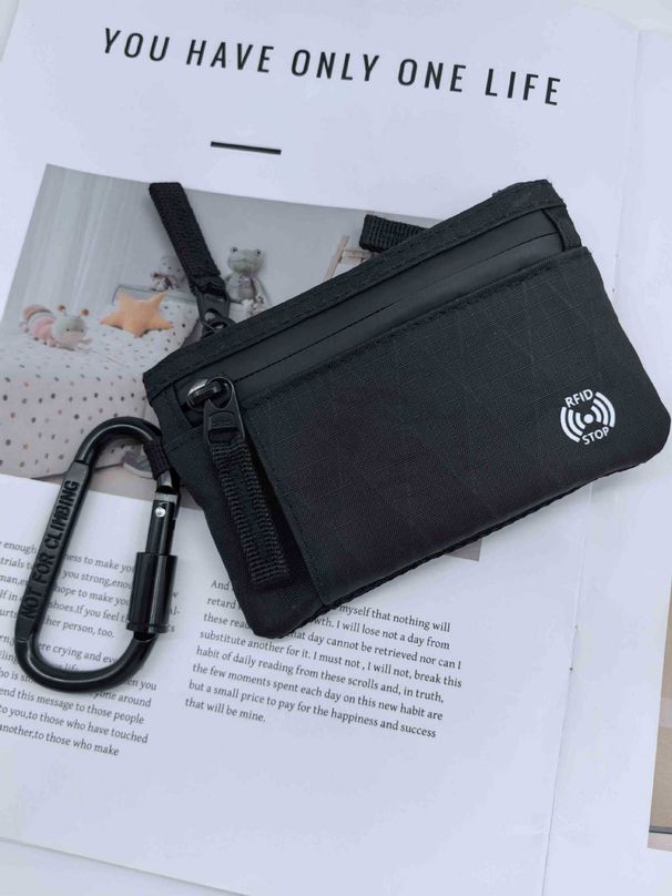 RFID-blockierende Reisebrieftasche – Leichter Kartenhalter aus Polyester mit diebstahlsicherem Reißverschluss (wasserdicht, schlankes Design, sichere Aufbewahrung für Karten und Bargeld)_voghion.com
