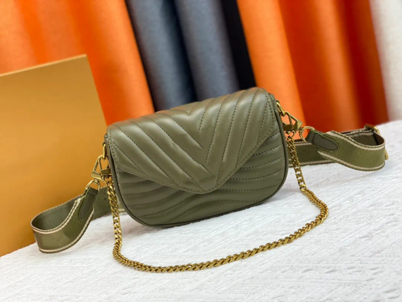 2023 Designer Bag Smooth Quilted Calfskin Vitality Design Made Of Old Feeling Metal Decorations Can Be Shouldered Or_voghion.com