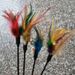 Yiwu Direct Spielzeug, kurzer Stab, bunte Feder, Katzen-Teaser-Stick, ohne Verpackung_voghion.com