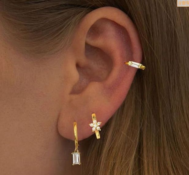 Set di orecchini di alta qualità con stella a otto punte floreale intarsiata in zirconi, design di nicchia leggero e di lusso_voghion.com