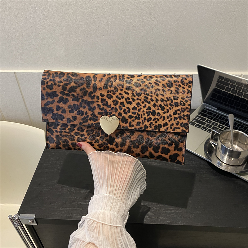 2023 Sommer Neue personalisierte Clutch Umschlag Damentasche Clutch Kuhdruck Personalisierte Mode Temperament Leopardendruck Tasche_voghion.com