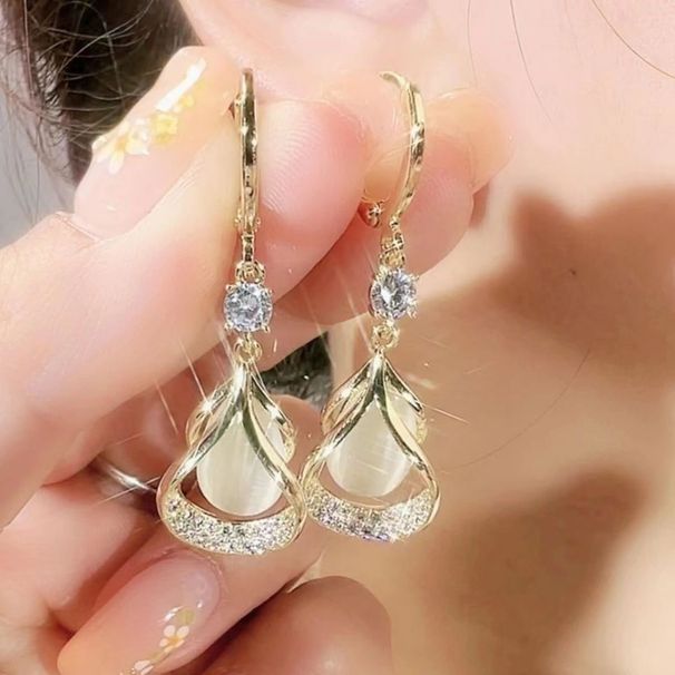 High-End Cat's Eye Stone Geometric Niche Light Luxury Elegant Face-Slimming Water Drop Earrings Clips Ear Jewelry For_voghion.com