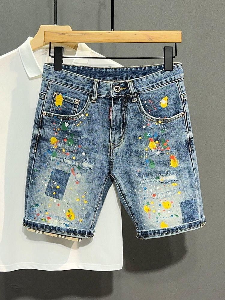 Shorts jeans masculino azul desbotado com design de respingos de tinta - Calça curta casual de comprimento médio e corte slim para o verão_voghion.com