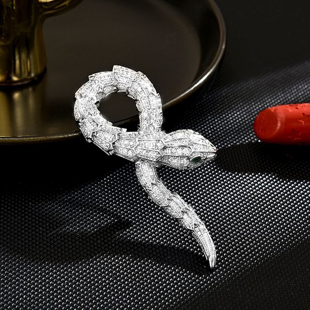 Spilla creativa di alta qualità a forma di serpente, zircone intarsiato di diamanti di lusso leggero, cappotto versatile squisito, abito, accessorio di fiori sul petto di animali_voghion.com
