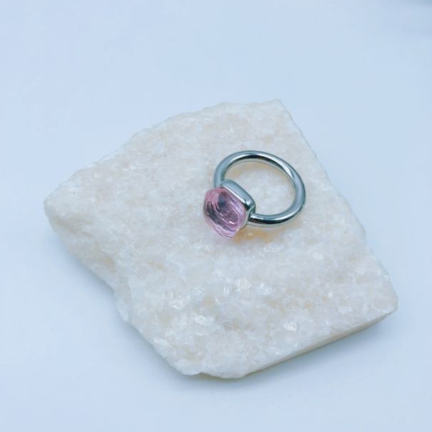 Anello da donna con testa di fungo, stile lusso, a forma di cubo di zucchero irregolare, in acciaio inossidabile con zircone intarsiato e smeraldo._voghion.com