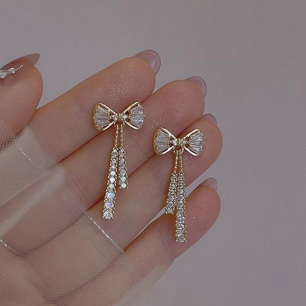 Orecchini a bottone con nodo a farfalla per donna, stile di nicchia, versatili orecchini a bottone con nappe, nuovi orecchini di lusso del 2024_voghion.com