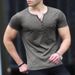 Unschlagbare Qualität 2025 Sommer Neue Kollektion Herren Henry Shirt Einfarbiges Abnehmendes T-Shirt mit Knöpfen für Männer_voghion.com