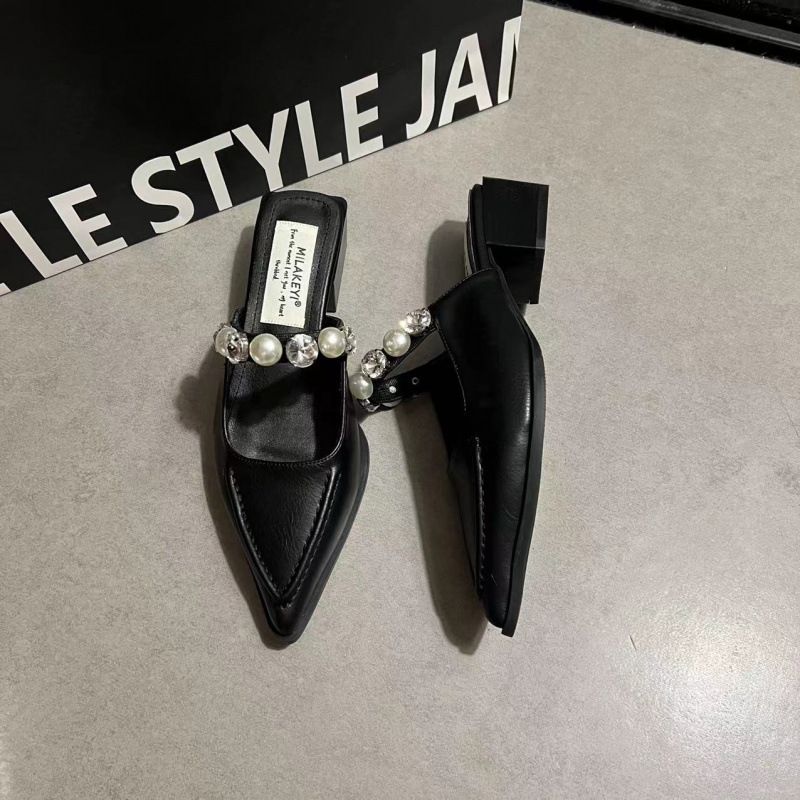 2025 Sommer Neue Mode Perle Strap Vielseitig Täglich Einfachen Stil Quadratischen Absatz Spitz Zehe Pantoletten_voghion.com