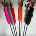 Giocattolo elastico in plastica con asta lunga e colorata, in pelliccia di coniglio, per gatti, 55 cm_voghion.com