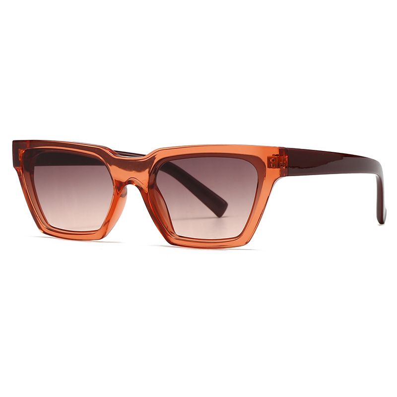 Moderne Katzenaugen Straßenfoto Instagram Netzwerk Rote Schmale Sonnenbrille Weiblich 2416_voghion.com