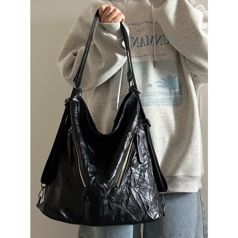 Large bag for women in autumn and winter 2024, large capacity pleated single shoulder high-end commuting backpack,_voghion.com