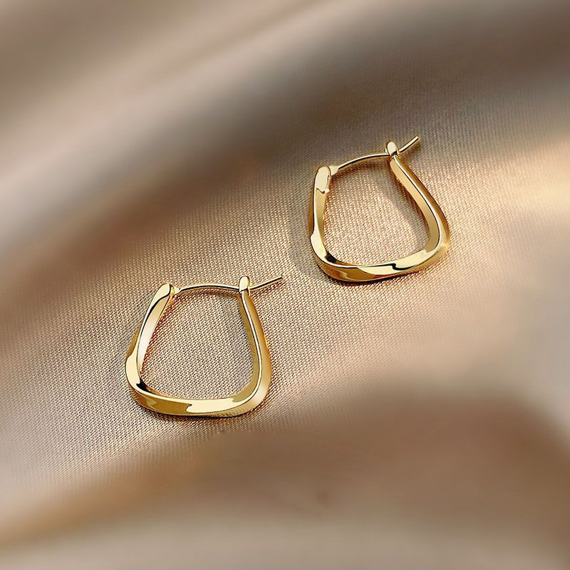 Orecchini geometrici di temperamento per le donne 2023 nuovi orecchini alla moda a forma di U orecchini con clip di design di nicchia all'ingrosso_voghion.com