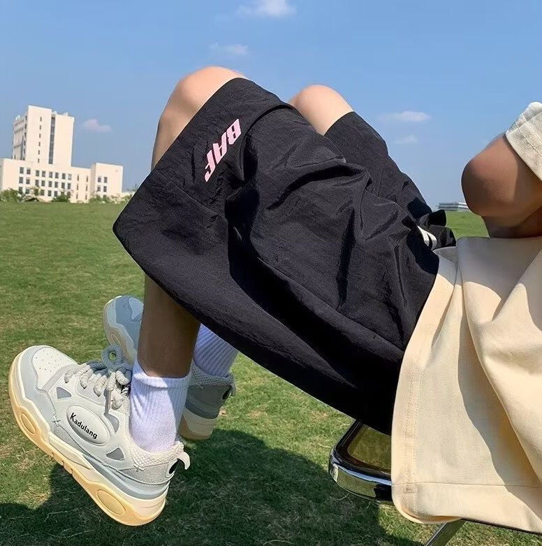 Herrenbekleidung Sommer Eisseide Schnelltrocknende Freizeithose Avocadogrüne Shorts Shorts_voghion.com