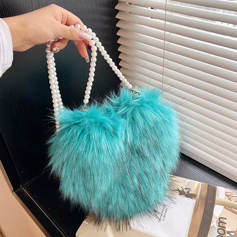 retro large capacity plush women's bag 2024 new pearl chain shoulder messenger plush bag_voghion.com