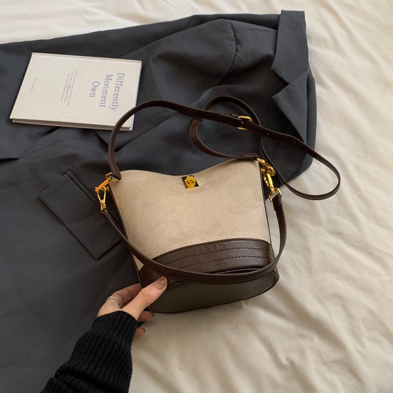 Matte women's 2024 new crossbody autumn and winter bucket lock niche design high-end shoulder bag_voghion.com