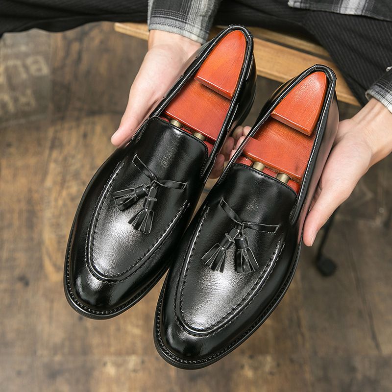 Zapatos informales de cuero con suela blanda para hombre, mocasines de conducción sin cordones, estilo británico, primavera 2025_voghion.com
