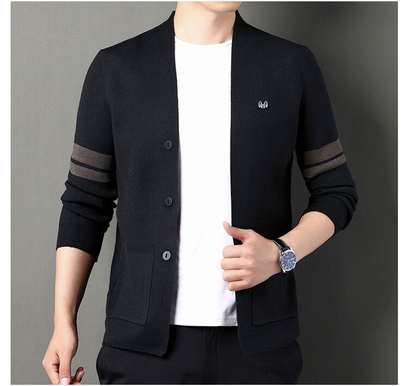 Herrenbekleidung 2024 Frühling und Herbst Neue gestreifte Strickjacke Dünne Jacke für Herren Große Pullover Alle passenden Herrenpullover_voghion.com