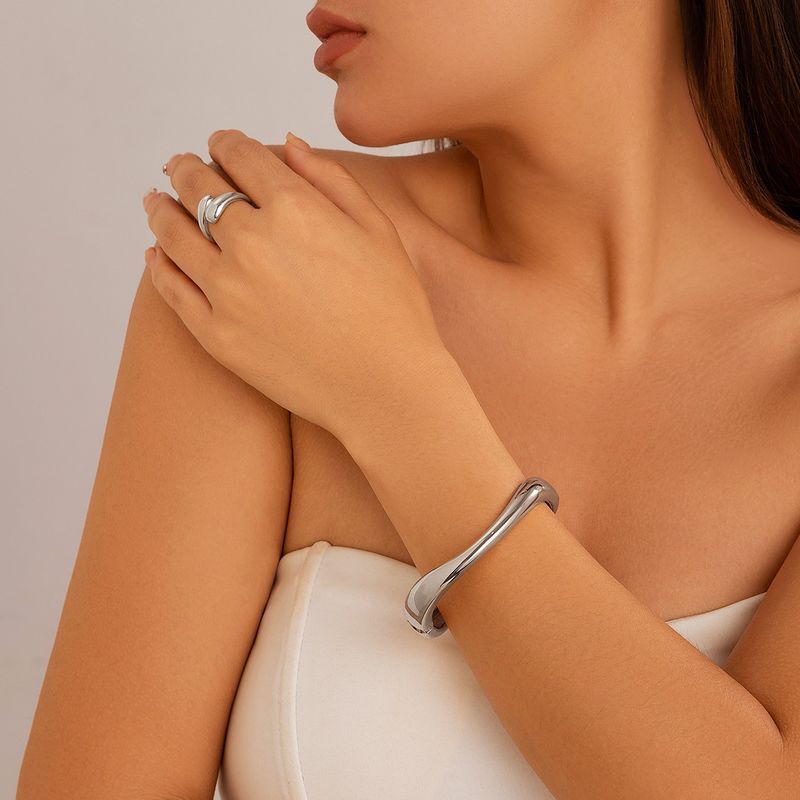 Metall Textur Glänzend Wasser Tropfen Umarmung Mode Trend Frühling Offene Armband Armband_voghion.com
