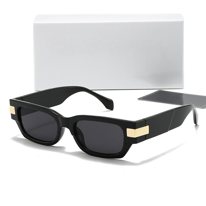 Nouvelles lunettes de soleil tendance pour l'extérieur Beauty Head Lunettes de conduite personnalisées à jambe large 8907_voghion.com