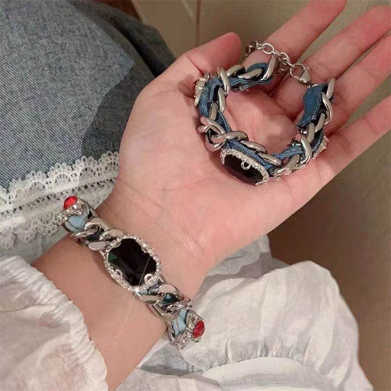 Red And Blue Element Metal Necklace Ins Hip-hop Fashionable Bracelet Niche Design High-end Clavicle Chain_voghion.com